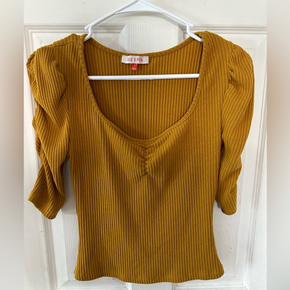 Mustard puff Cleve top